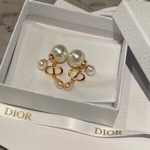 Dior pearl letter earrings